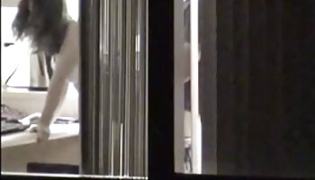 Mari Ariyasu ist ein großartiges Abenteuer porno mit reifen vor der Kamera mit ihrem Ehemann