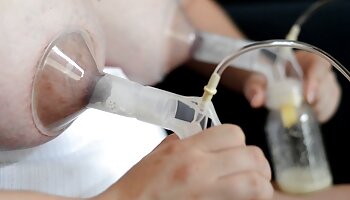Reife Schlampe liebt es, gratis pornos mit reifen frauen alleine nass zu werden
